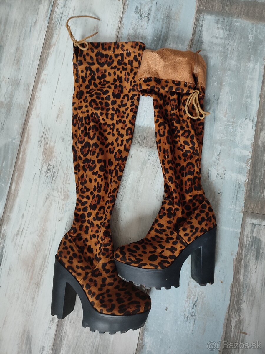 Semišové leopardie čižmy 39