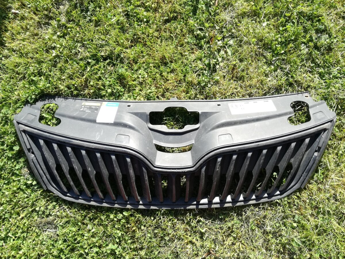 Predna maska naraznika Skoda Rapid