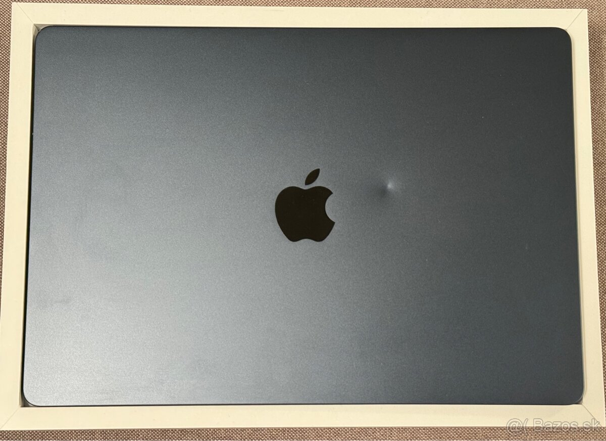 Apple Macbook Air M2 15” poškodený displej