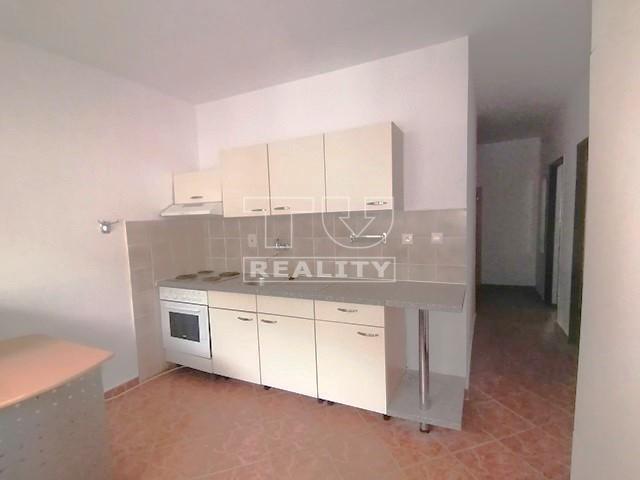 NA PREDAJ 2- IZBOVÝ BYT V TRENČ. TEPLICIACH, SNP 67 M2 S...