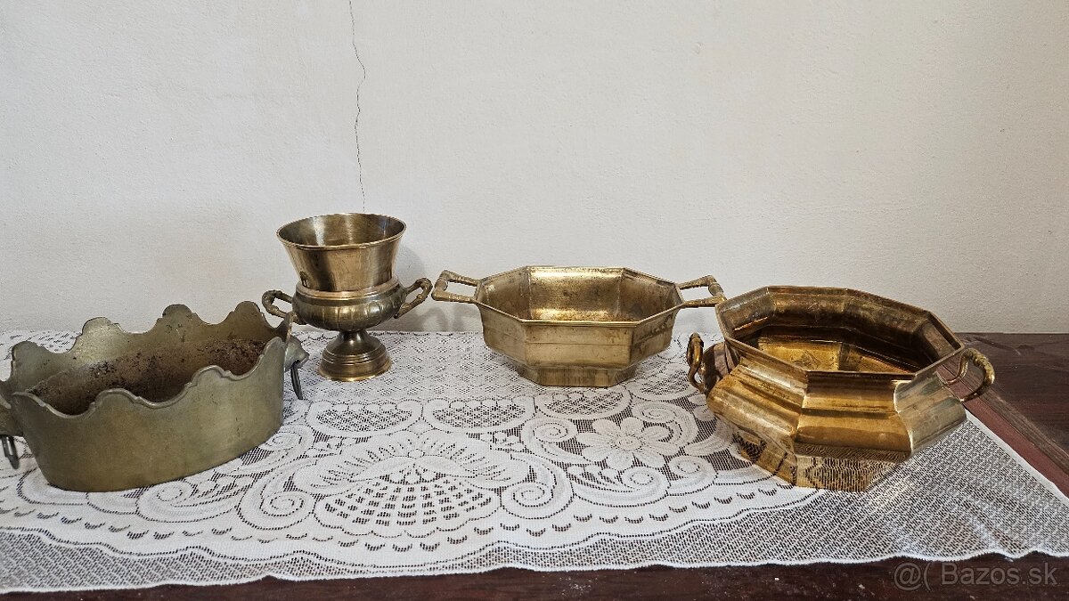 Mosadzné vázy, črepníky...