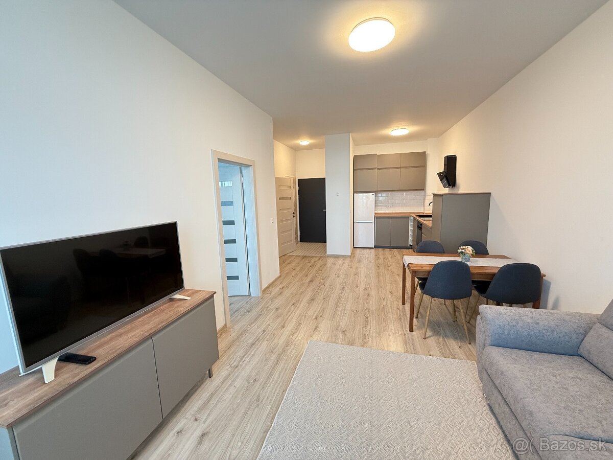 APEX reality prenájom zariadeného 2i. s balkónom v Hlohovci