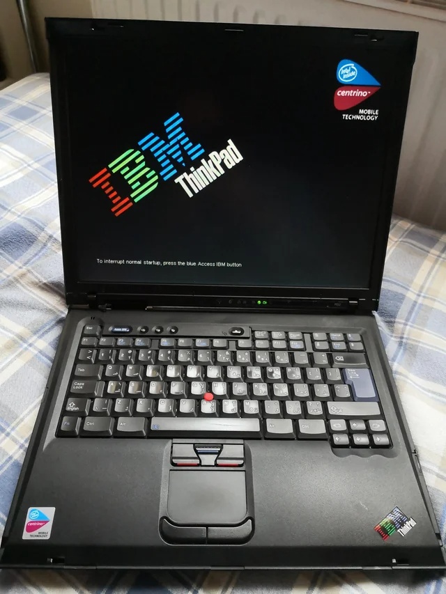 Predám notebook IBM ThinkPad R52