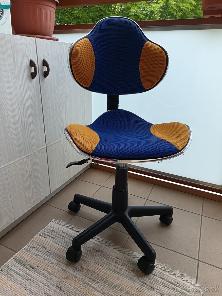 Otočná stolička
