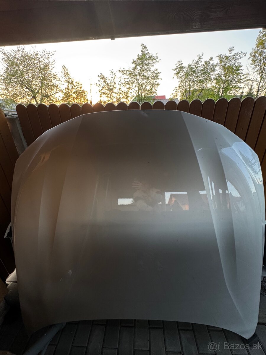 KAPOTA BMW G22 - rad 4 MINERALWEISS