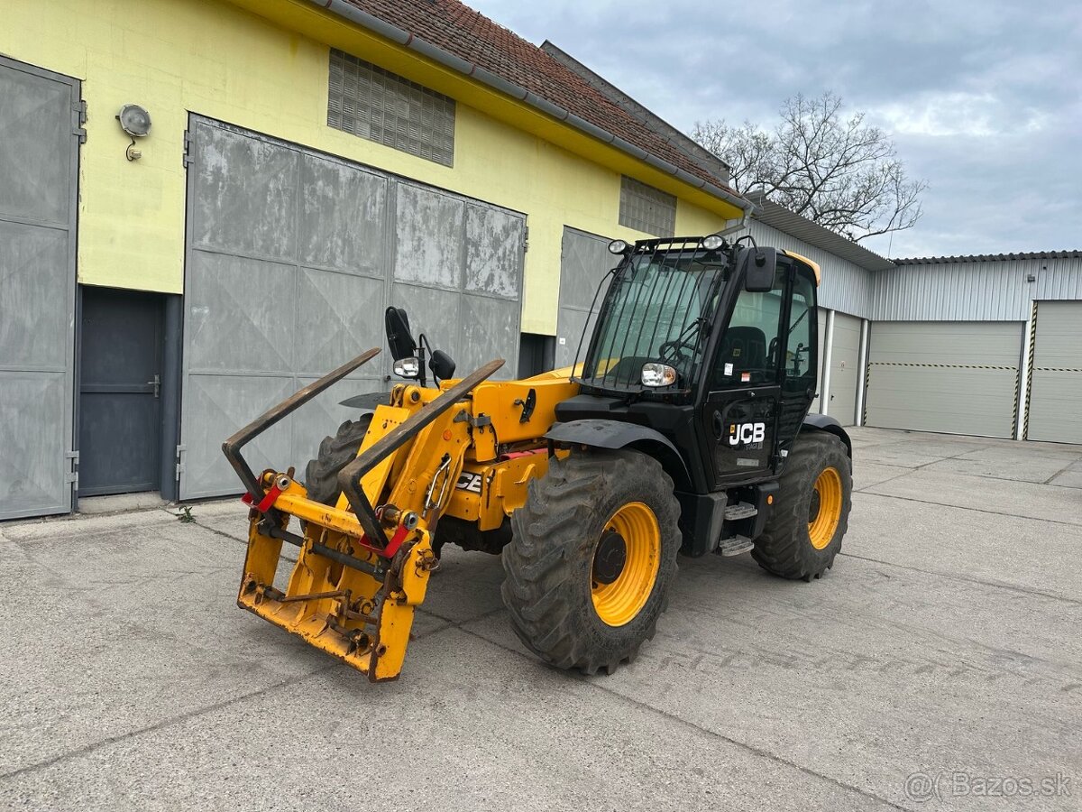 Teleskopický nakladač JCB 531-70