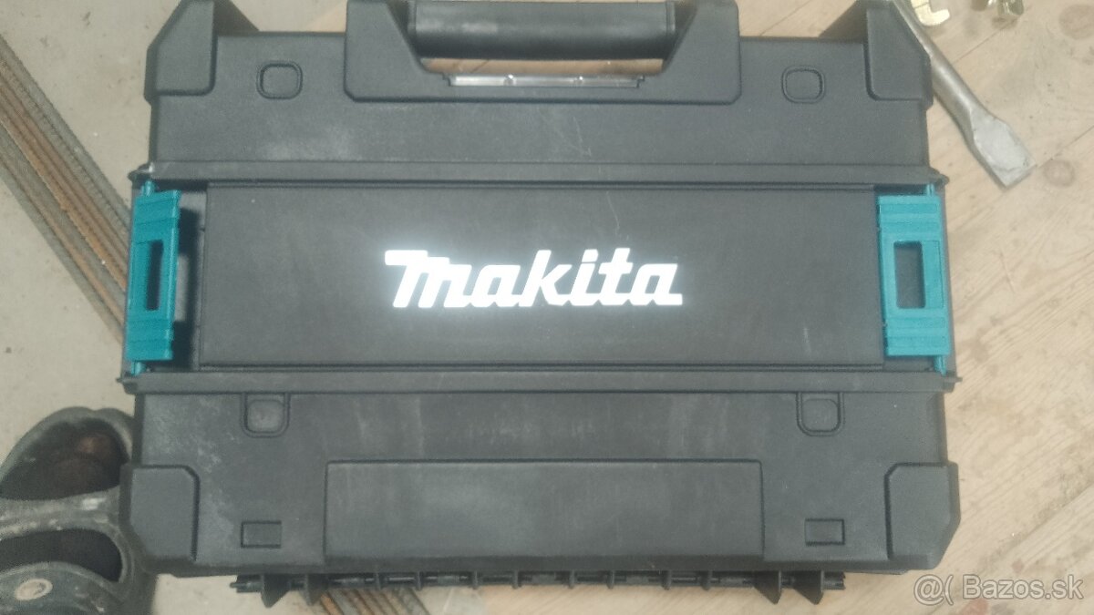 Aku rázová utahovacka a uhlová brúska set.