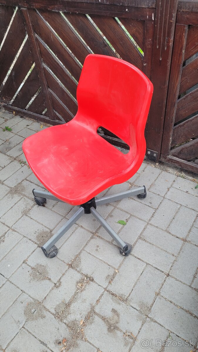 Stoličky na kolieskach