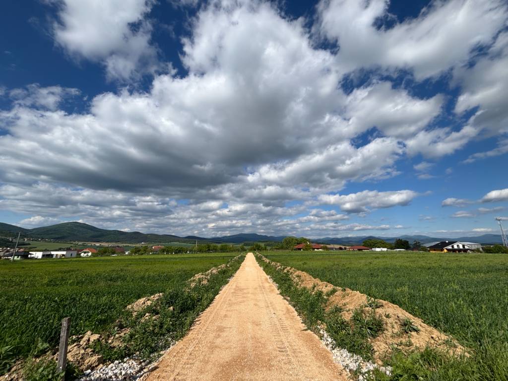 Na predaj stavebný pozemok 700 m2, Trenčianske Jastrabie