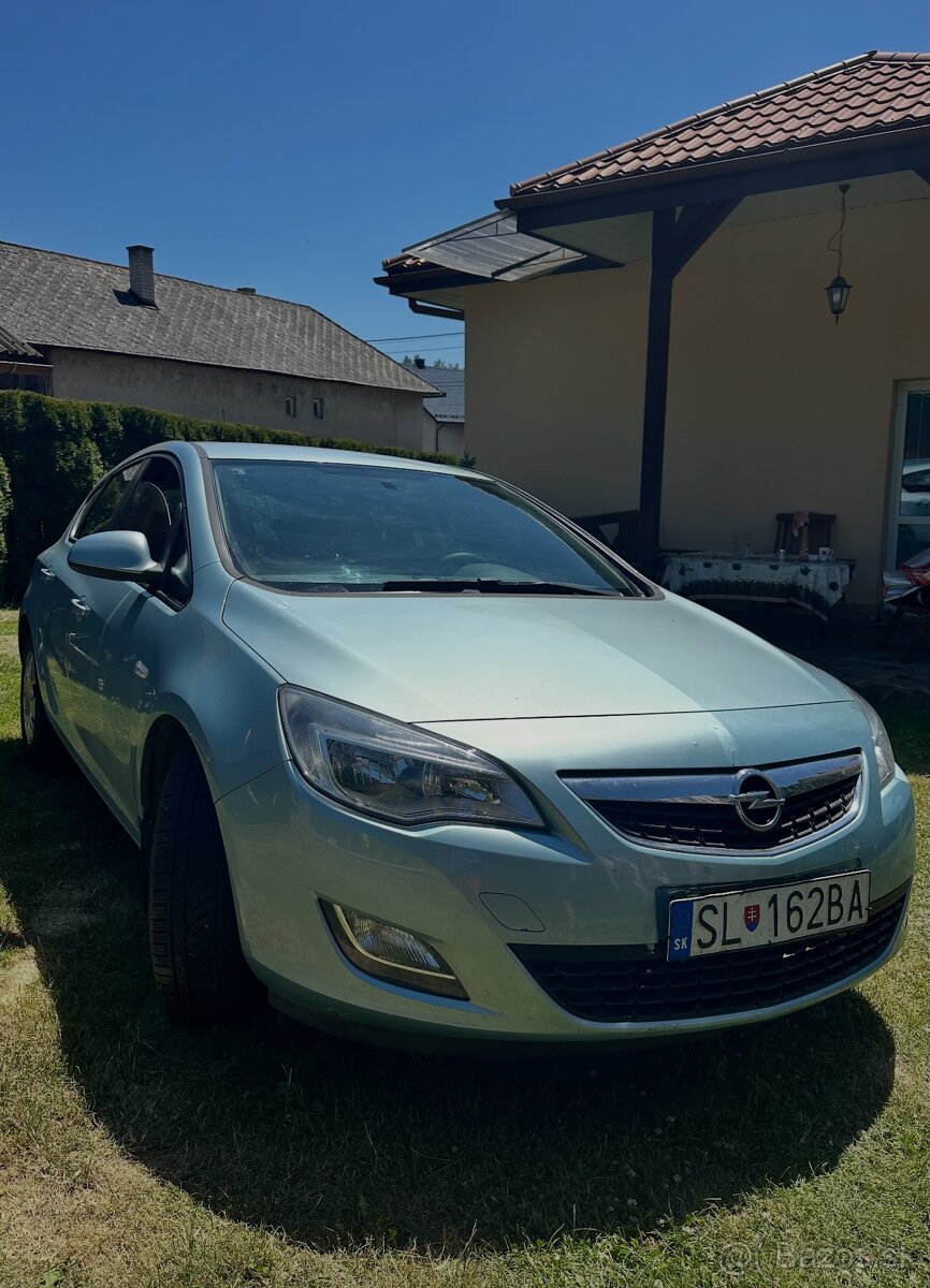 Opel Astra 2010