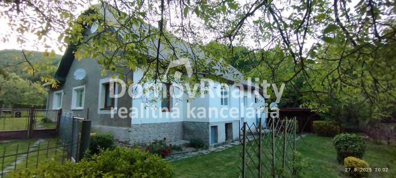 Na predaj rodinný dom v Porube (okres Prievidza) – tiché býv