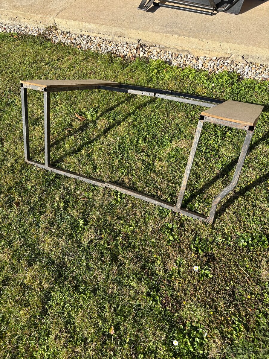 Vstavaný pracovný stôl Nissan patrol y61