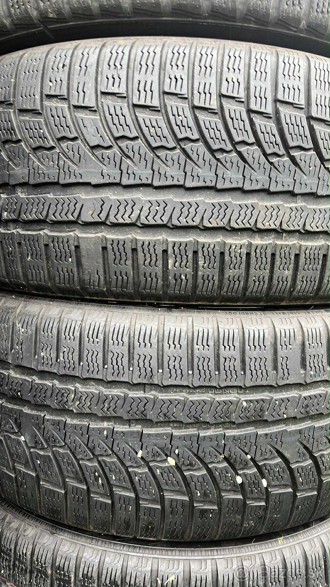 235/45 R18 zimne pneu Nokian
