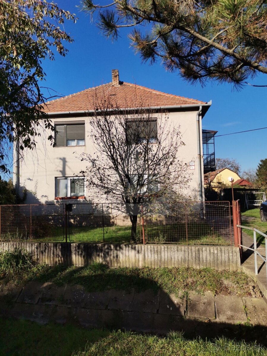 Na predaj poschodový rodinný dom v obci Pribeta