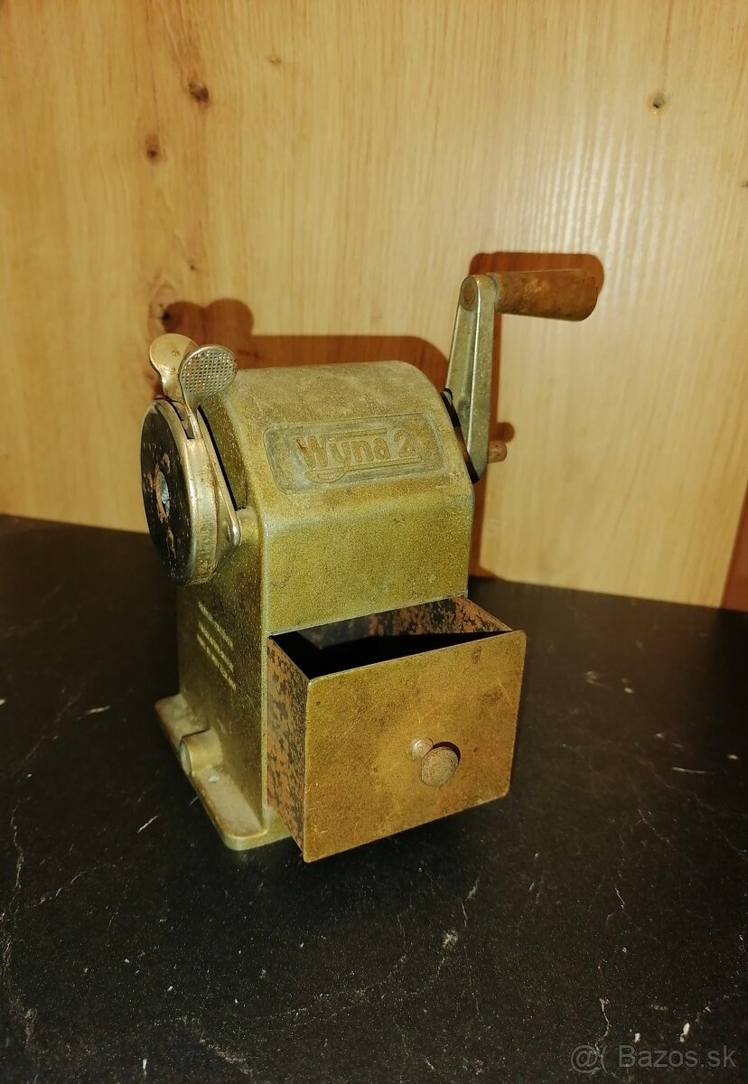 Staré strúhadlo na ceruzky.