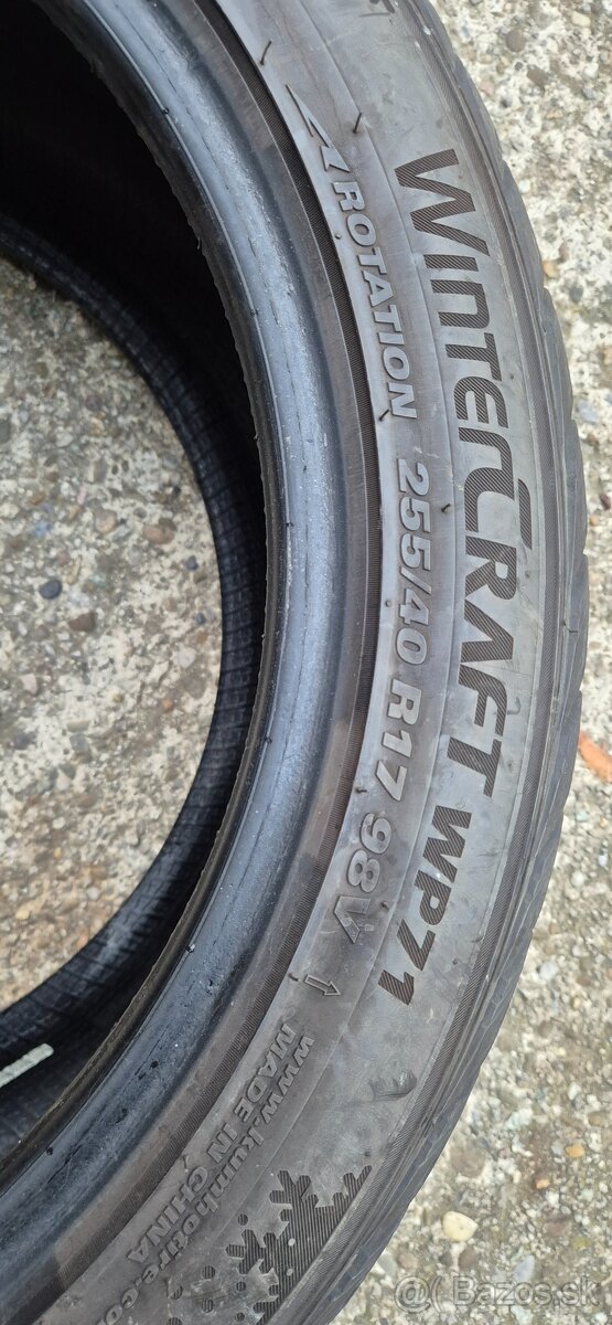 Zimná pneu. 255/40 R17.