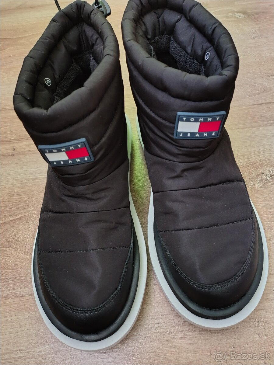 Snehule Tommy jeans veľ. 40