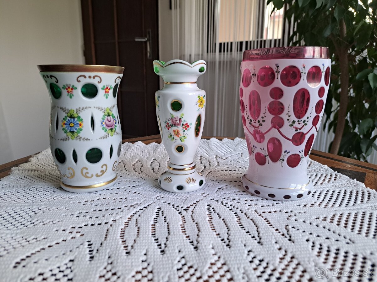 Vrstvené tri vázy