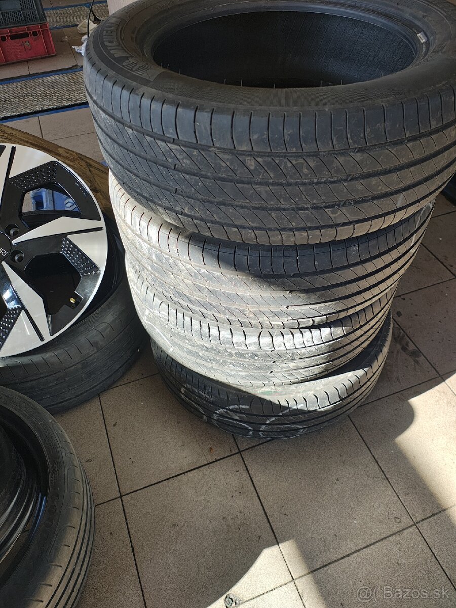 Predám pneumatiky 215/55r17 Michelin letné cena 45€ ks