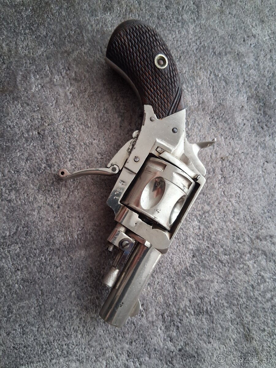 Anglický historický revolver