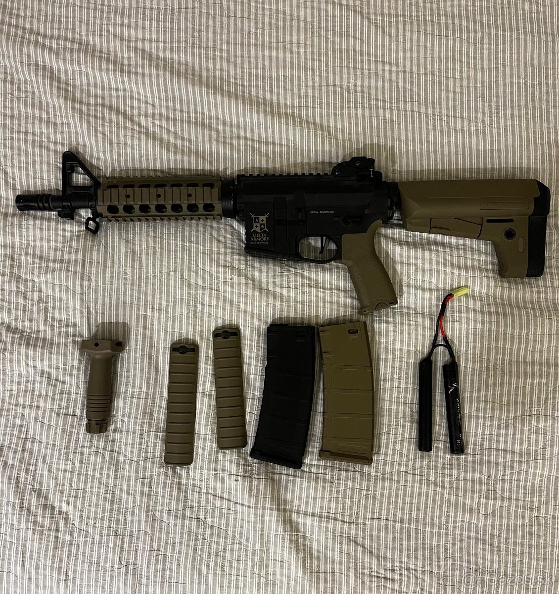 Predám Airsoftovú zbraň M4 CQB-R Charlie - TAN/Čierná