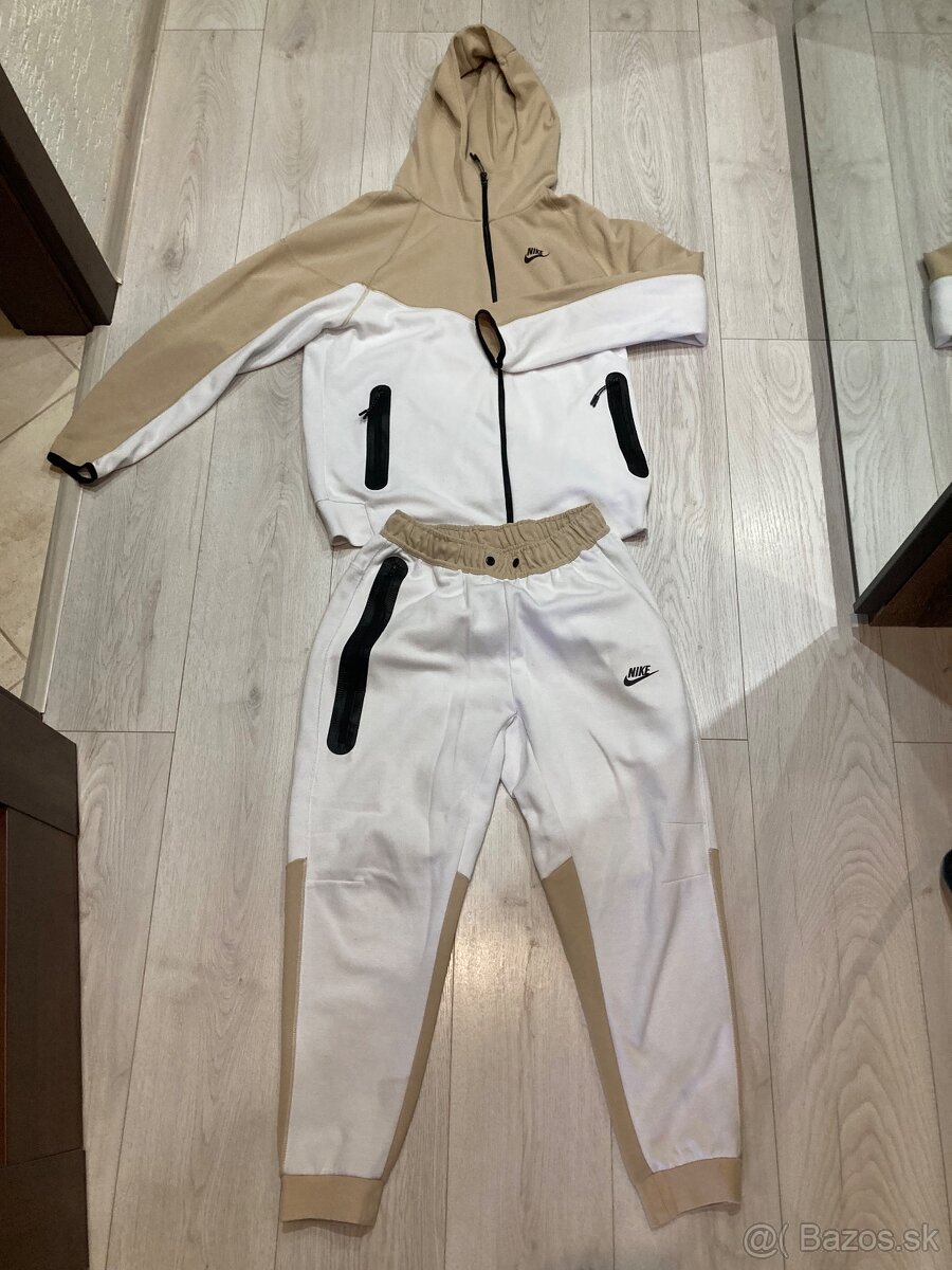 Nike tech fleece velkost m