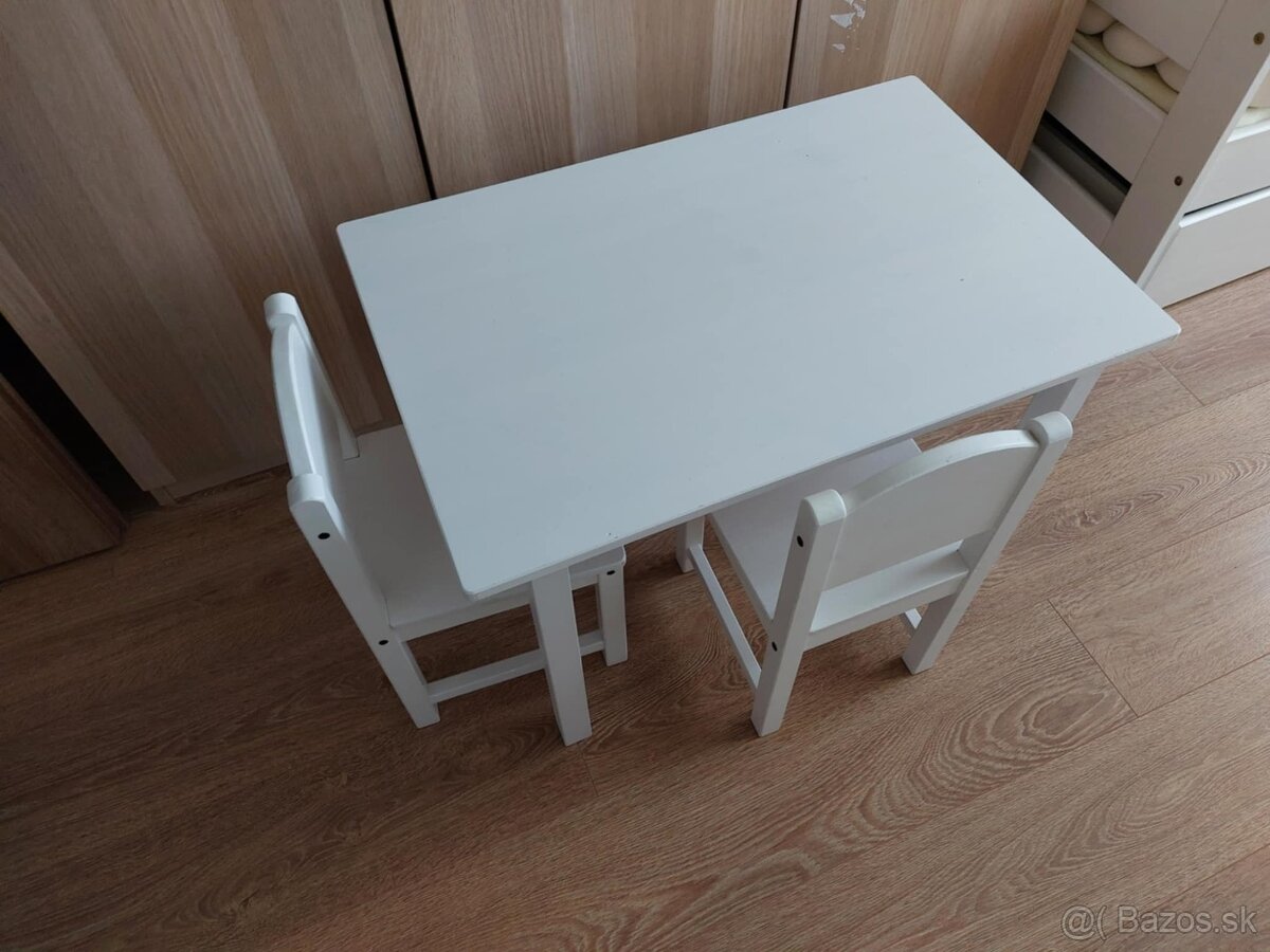 Detsky stolik a stolicky ikea sundvik