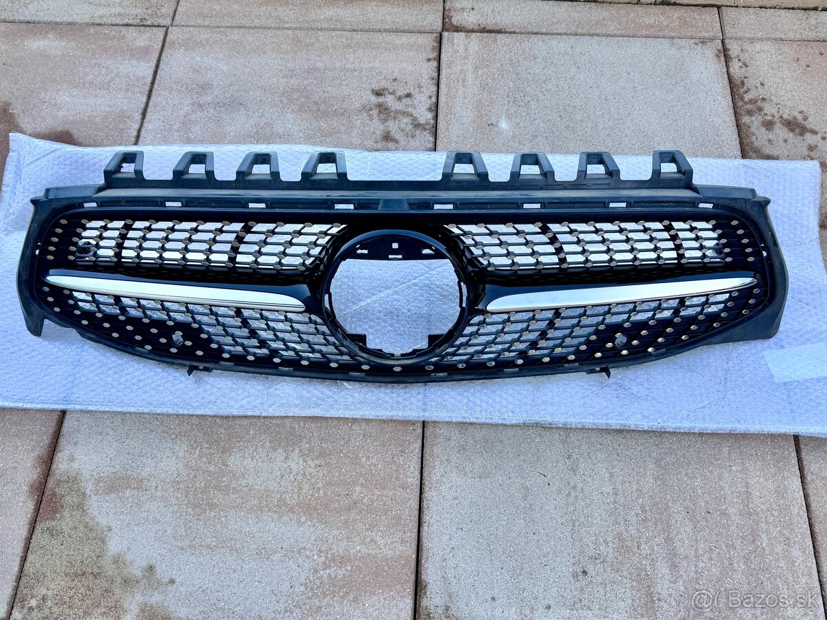 Mercedes benz CLA (c118) predná maska - Amg line