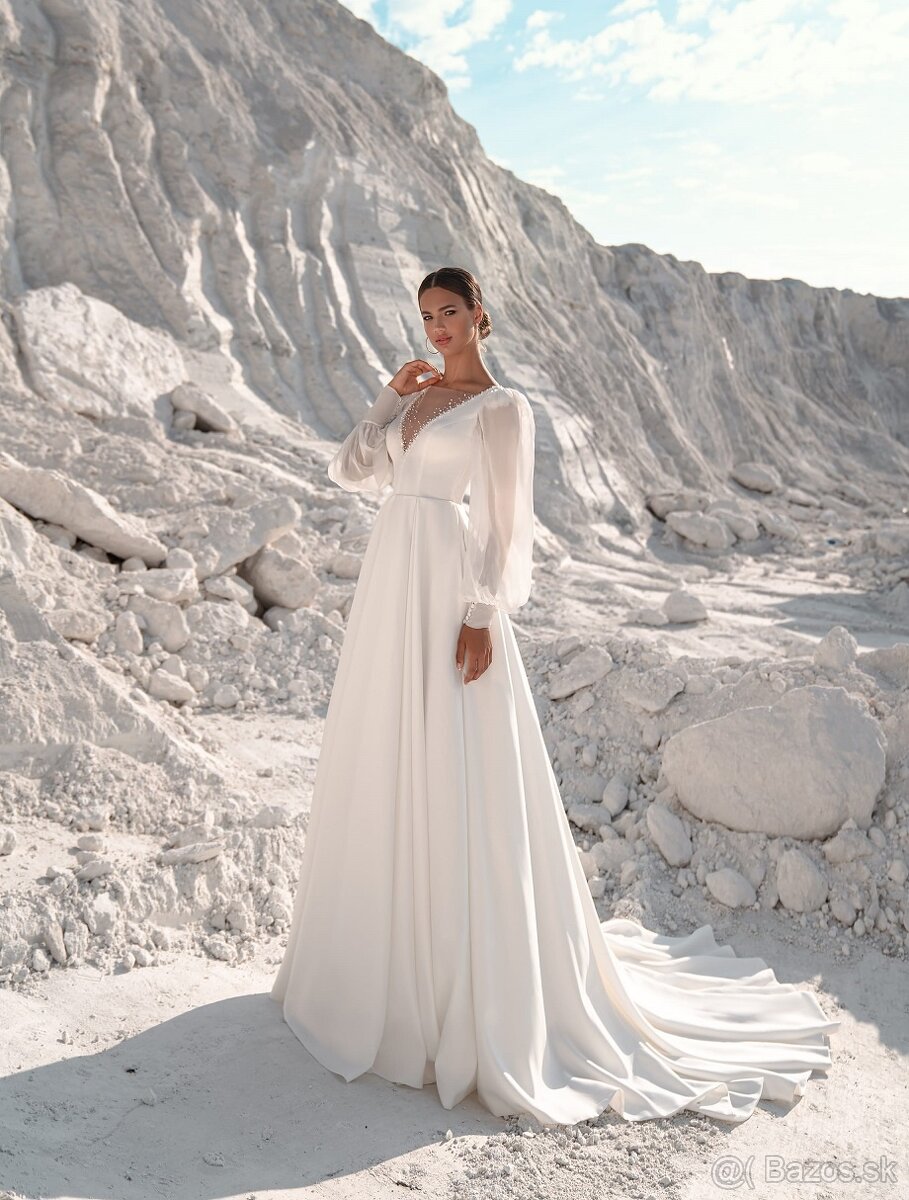 Boho satenove svadobne saty s rukavmi.