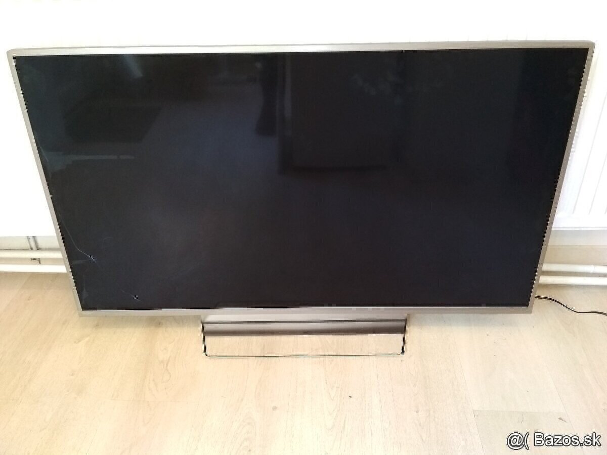 Televizor Philips 49PUS8303/12, PRASKNUTA OBRAZOVKA