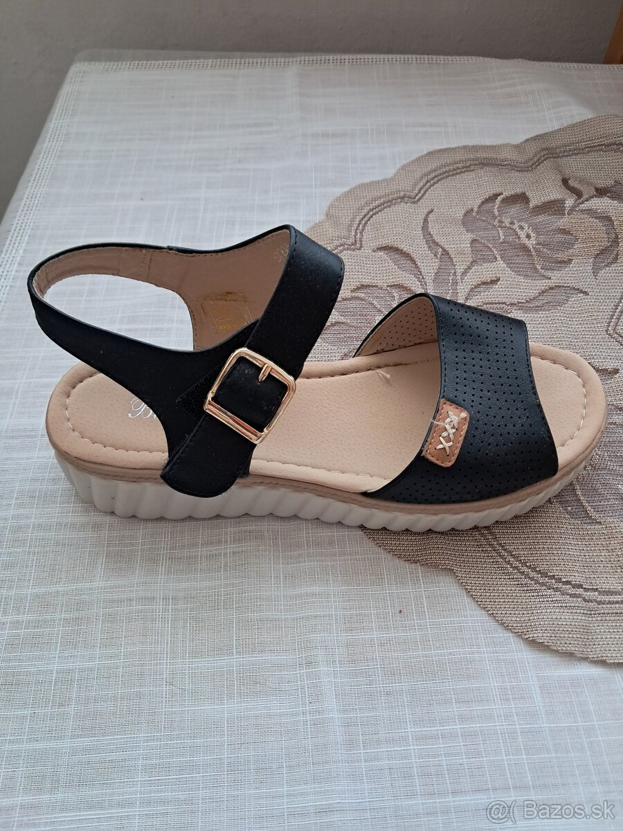 Predam damske sandale