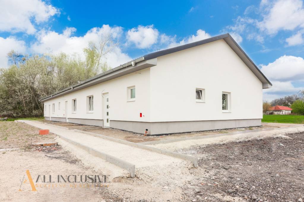 ALL INCLUSIVE l NA PREDAJ 3 MODERNÉ RODINNÉ DOMY V OBCI BLAH