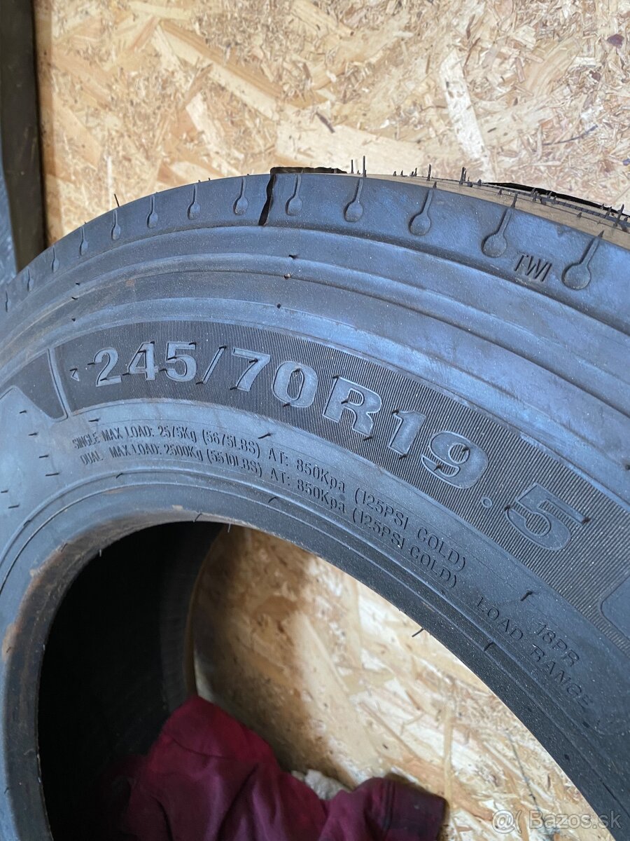 Predam 245/70 r19,5 uplne nové 2ks