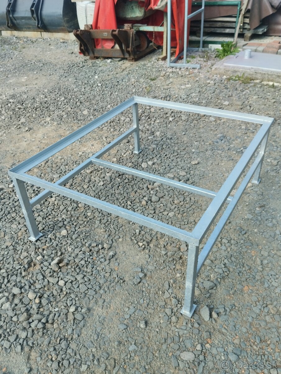 Podstavec na 1000L nádobu