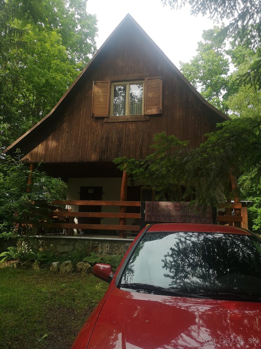 KOMPLETNE ZARIADENÁ CHATKA V NÁDHERNOM VIDIECKOM ŠTÝLE
