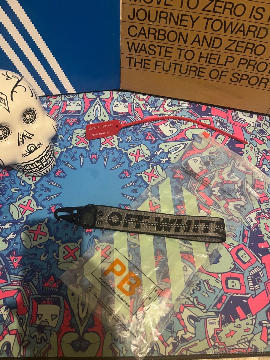 Off white klucenka