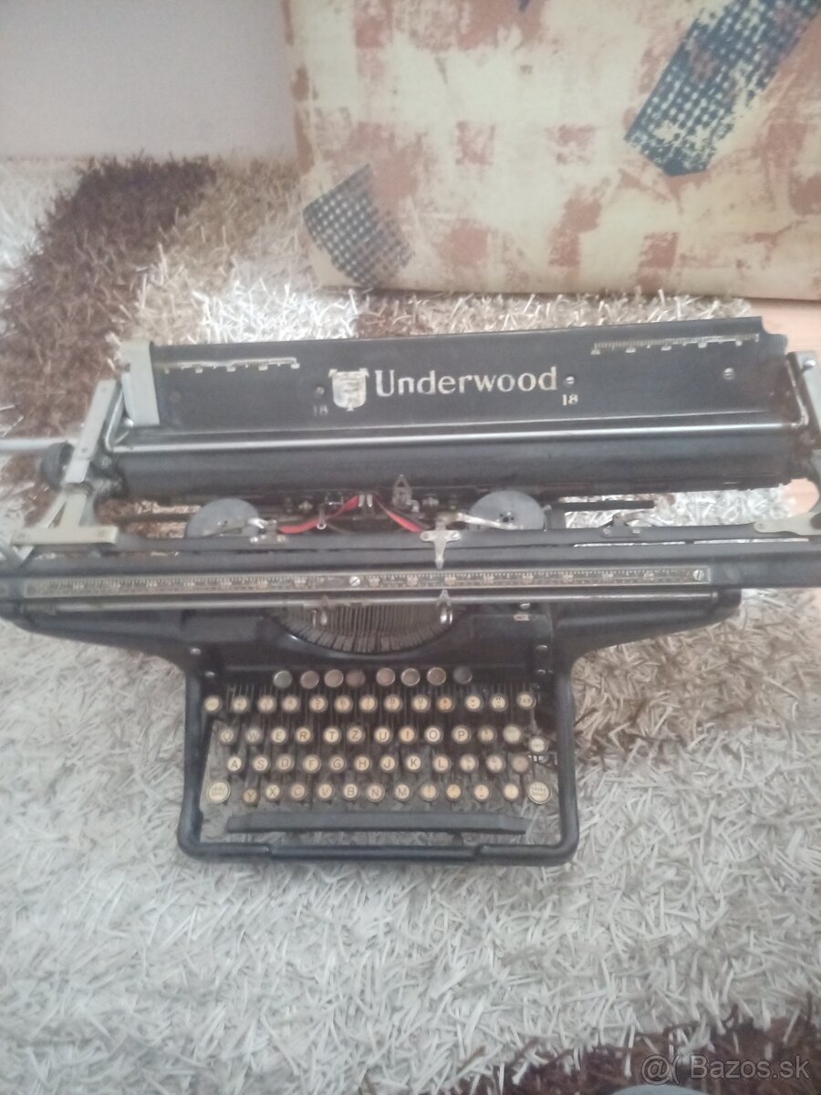 predám písaci stroj UNDERWOOD