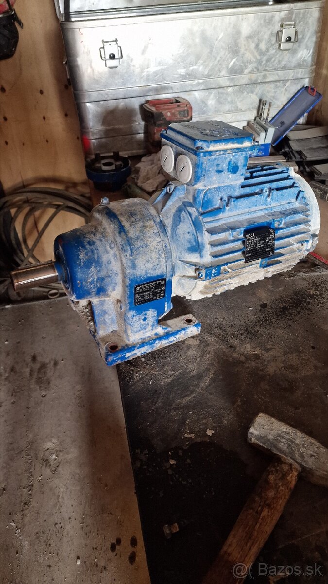 Predam elektromotor s prevodovkou