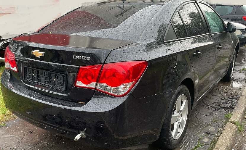Chevrolet Cruze 1.6 2011 predám MOTOR F16D4, DVERE a iné Re
