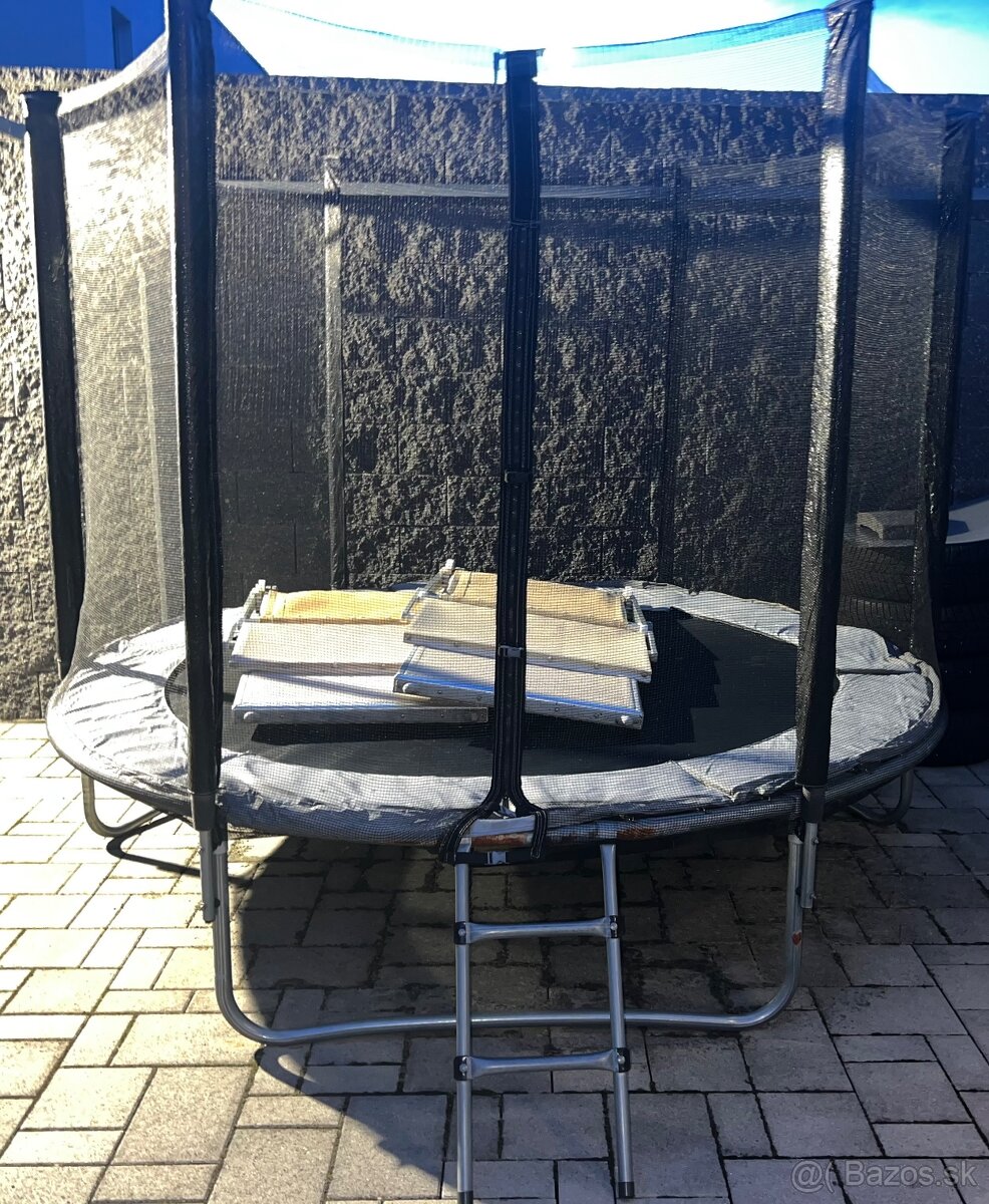 Trampolína
