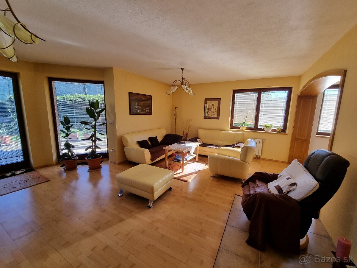 Na predaj 6-izbová vila Banská Bystrica