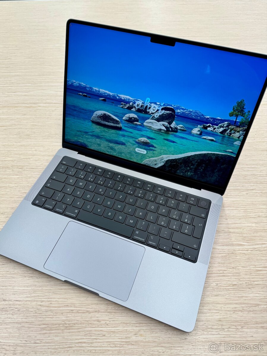 MacBook Pro (14-palcový, M3)