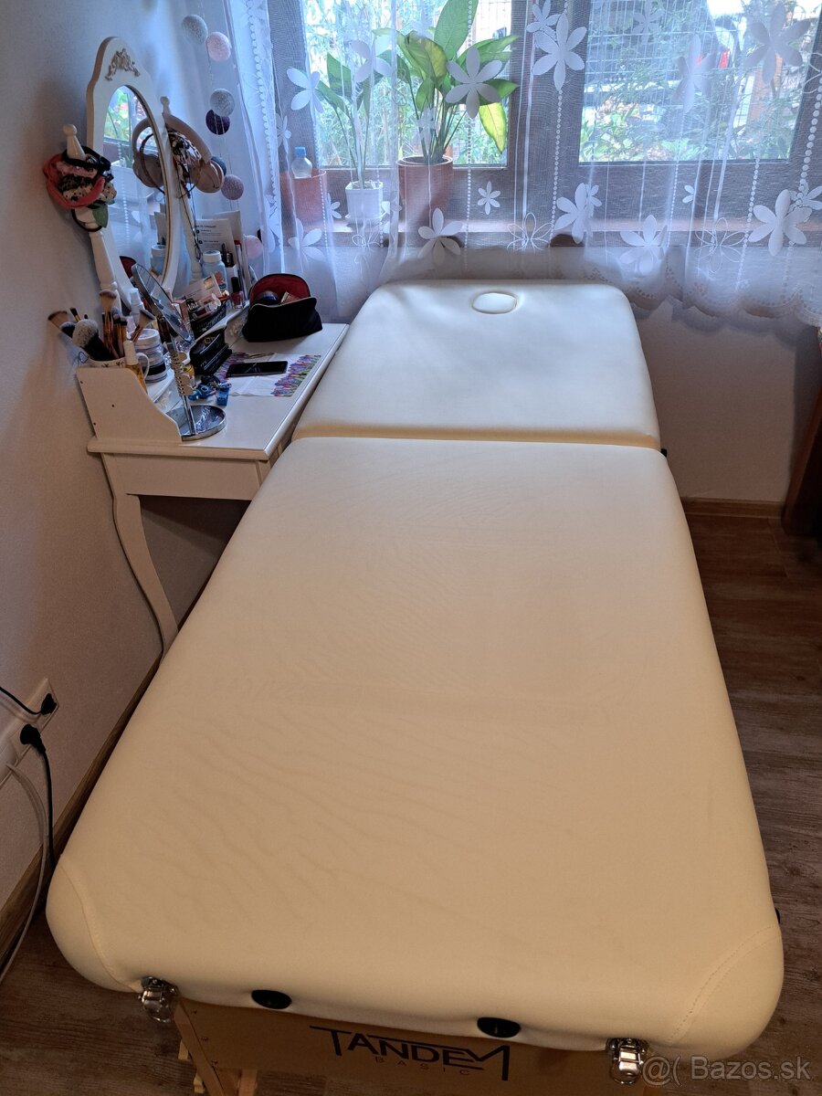 Skladaci masážny stôl