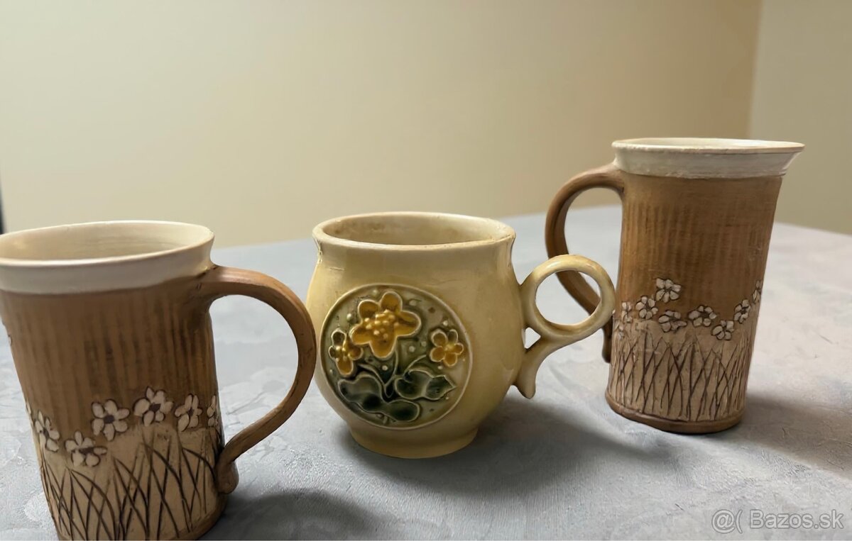 Staré československé keramické hrnčeky – ručná výroba (3 ks)