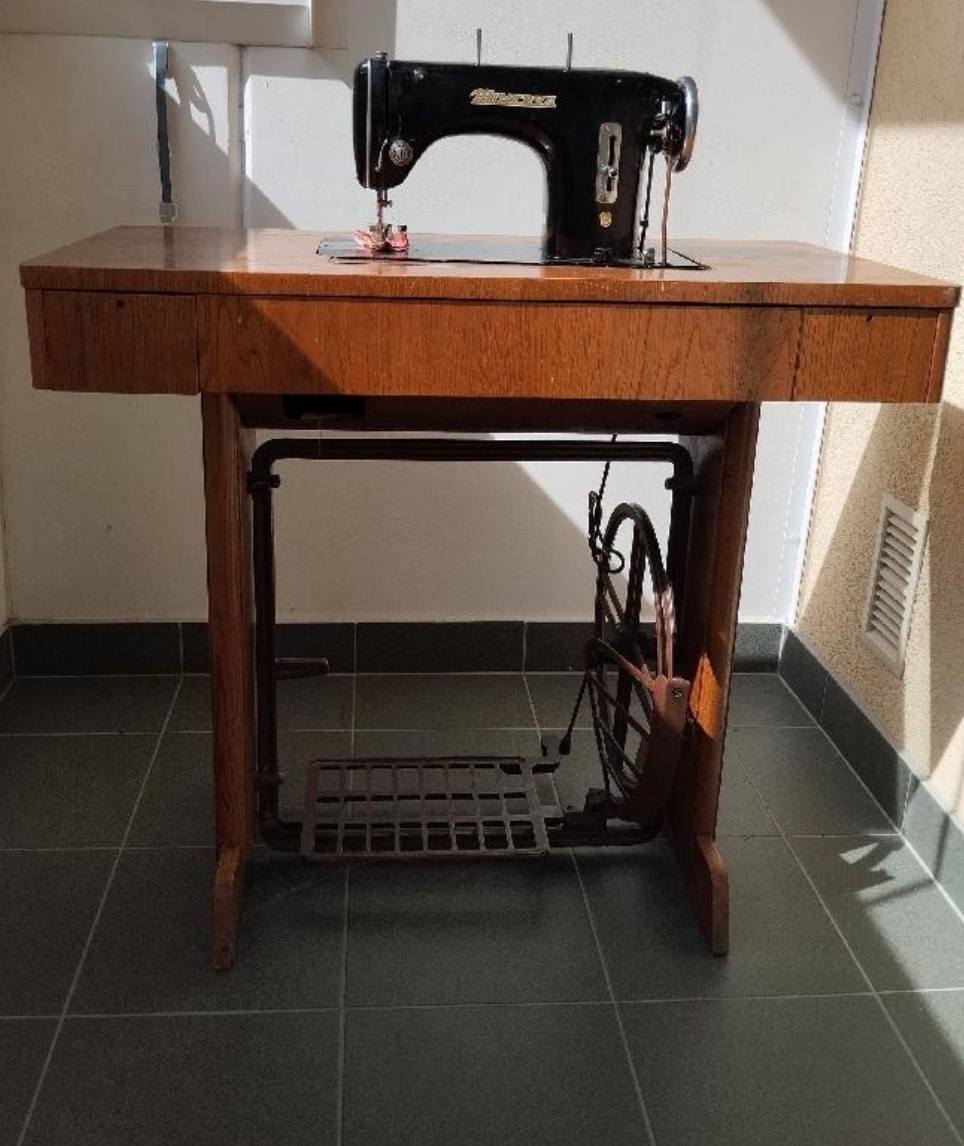 Sijaci stroj Minerva 126,retro stol