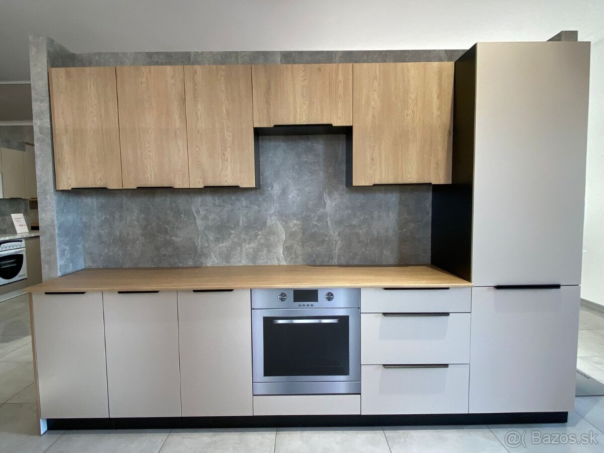 Kuchynská linka – SKLADOM