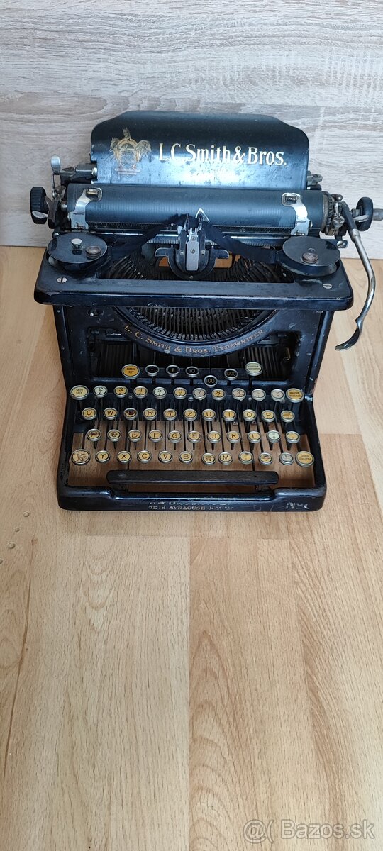 Pisací stroj L.C. Smith & Bros No. 8