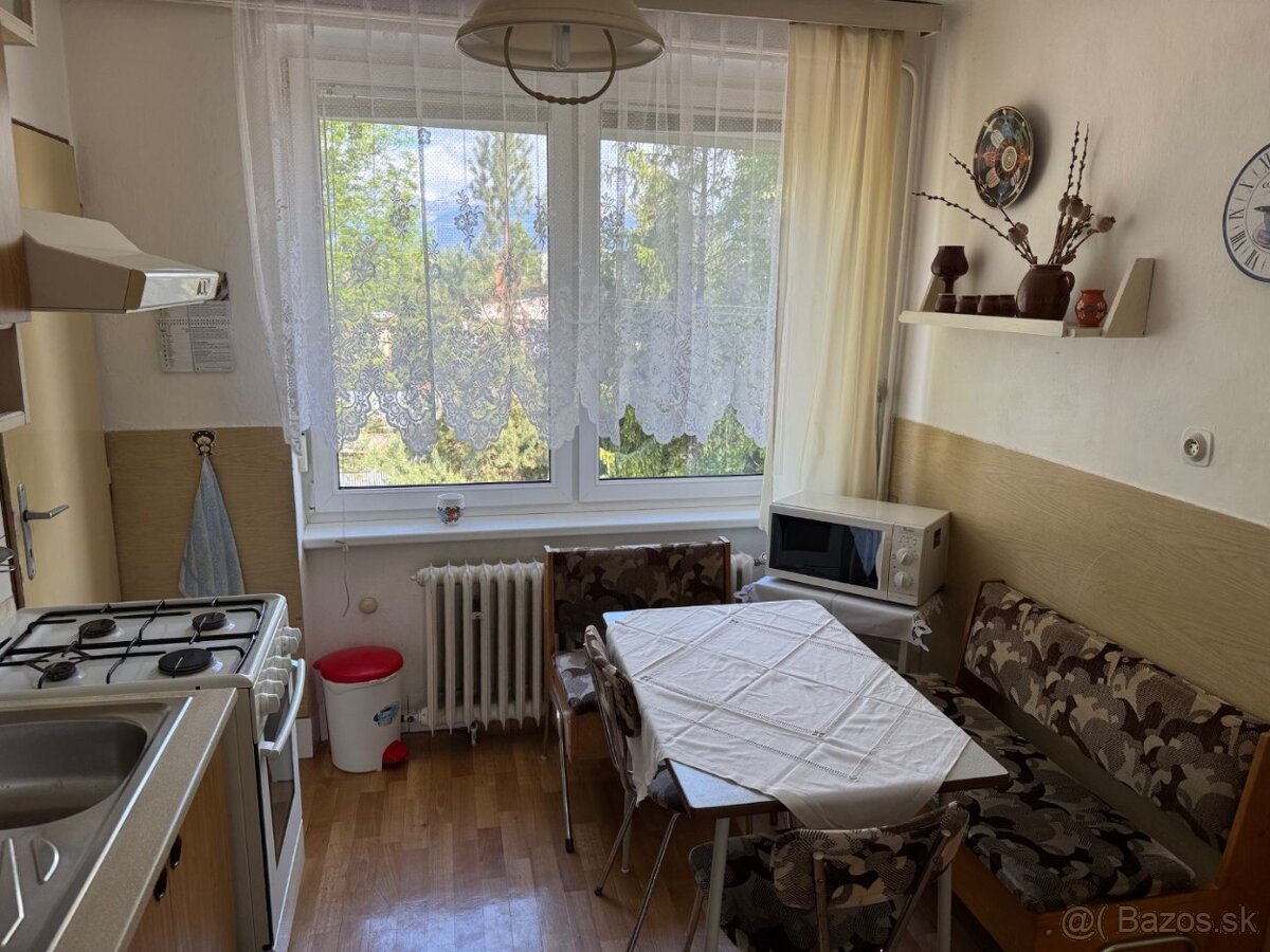 4 izbový byt s balkónom, garážou a záhradkou v Poprade