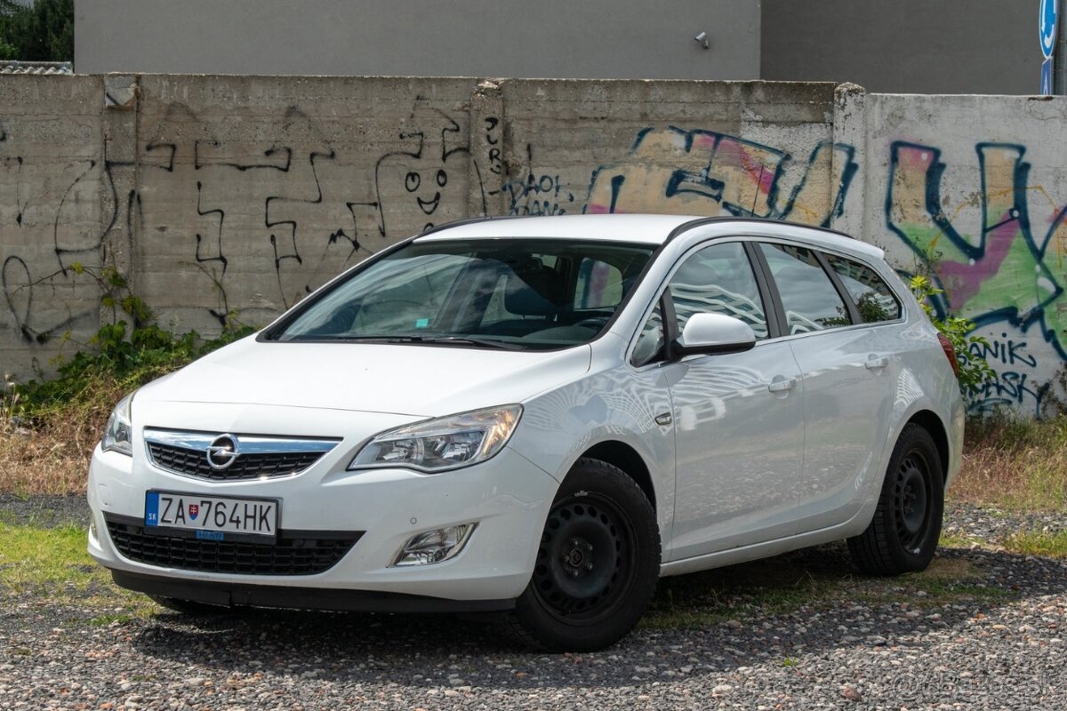 Opel Astra Sport Tourer ST 1.4 Turbo 140k Essentia/Selection