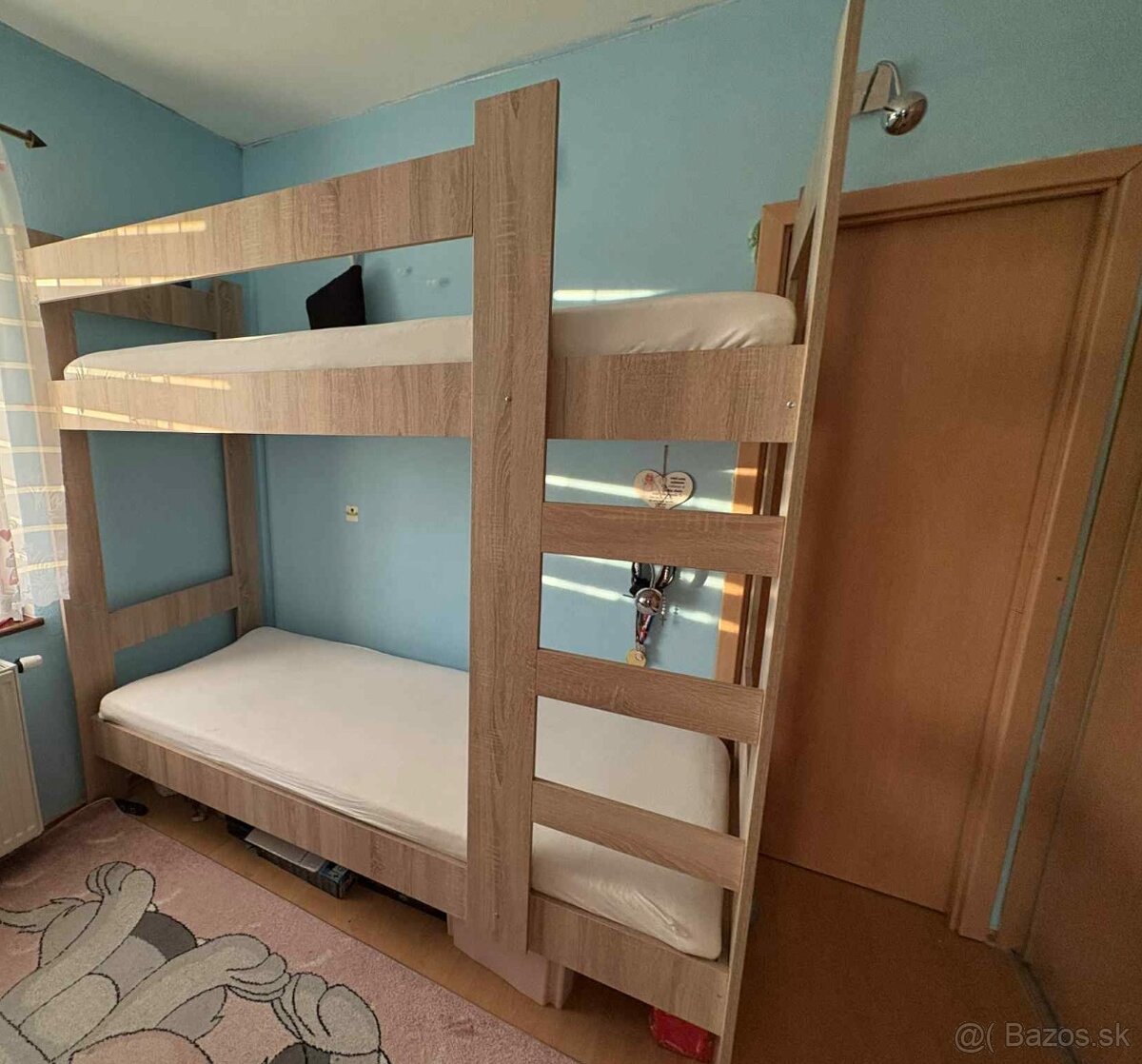 Poschodová posteľ
